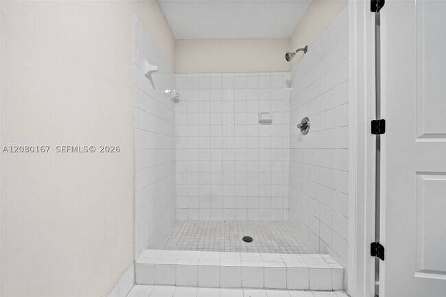 Building Photo - 6992 SW 39th St