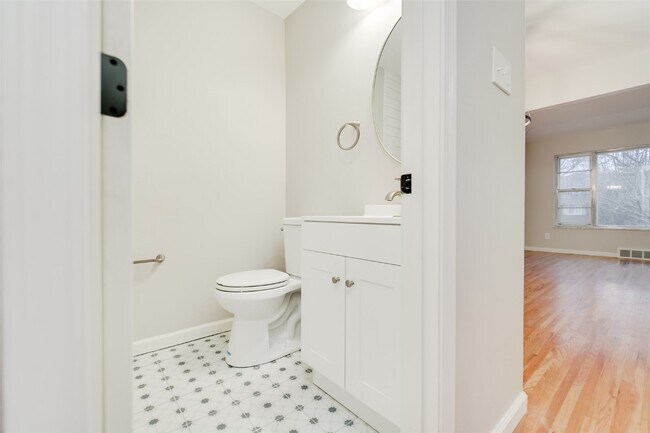 Building Photo - 10235 Jeffleigh Ln