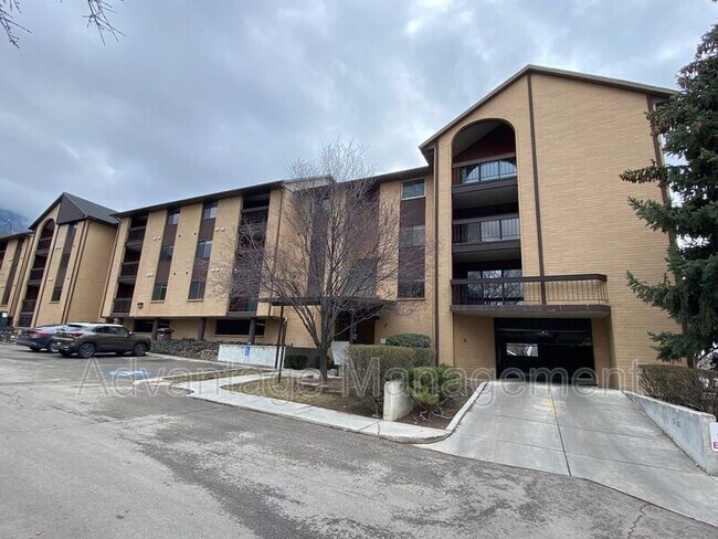 Primary Photo - 2244 N Canyon Rd