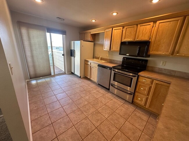 Building Photo - 2 Bed, 2 Bath Unit in Rockrimmon