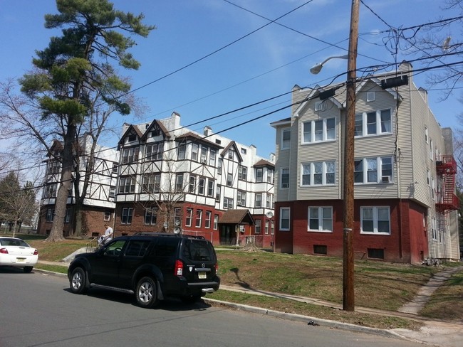 Building Photo - Settles Place