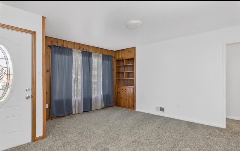 Building Photo - 570 N 8th E