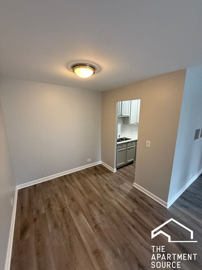 Building Photo - 744 W Gordon Terrace