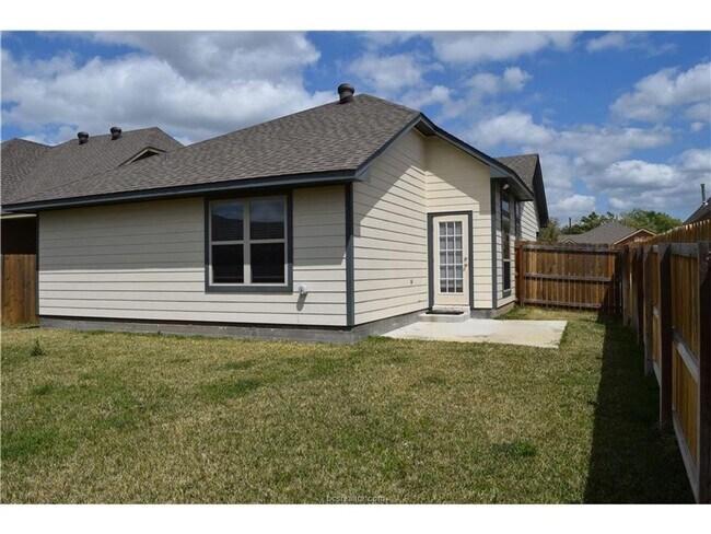 Building Photo - Stunning 3 Bed, 2 Bath in Creek Meadows!
