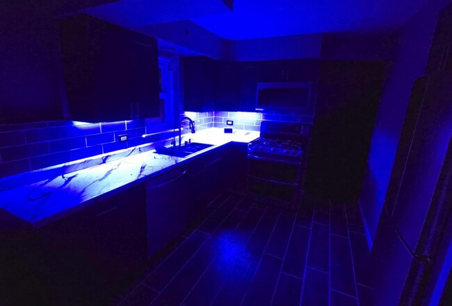 Building Photo - 10624 Mayfield Ave