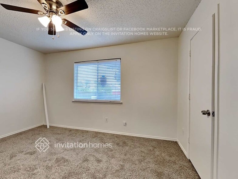 Building Photo - 2107 Camelot Dr