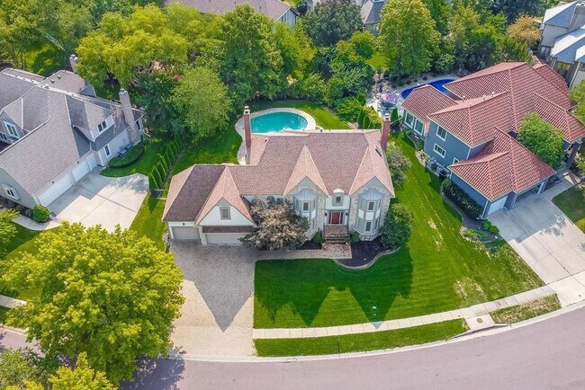 Building Photo - {5801} Spacious 2 Story Home in highly des...