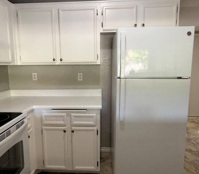 Building Photo - 291 E Mel Ave