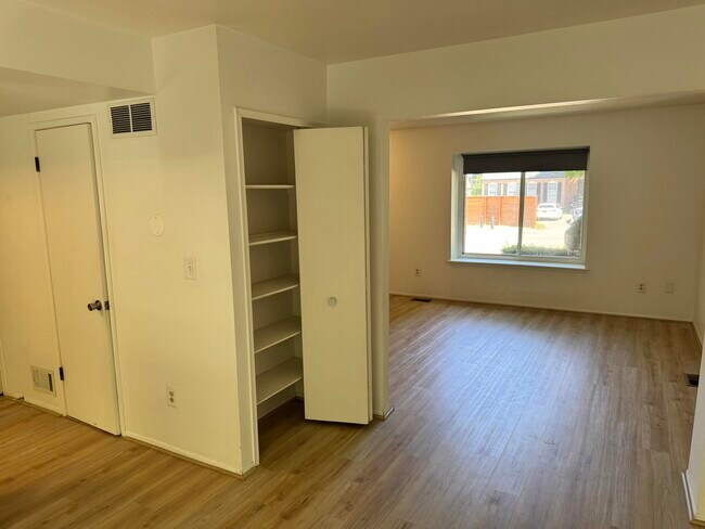 Building Photo - 3200 Bolgos Cir