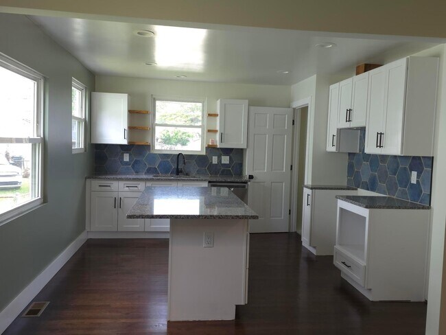 Building Photo - 516 Belvidere Ave