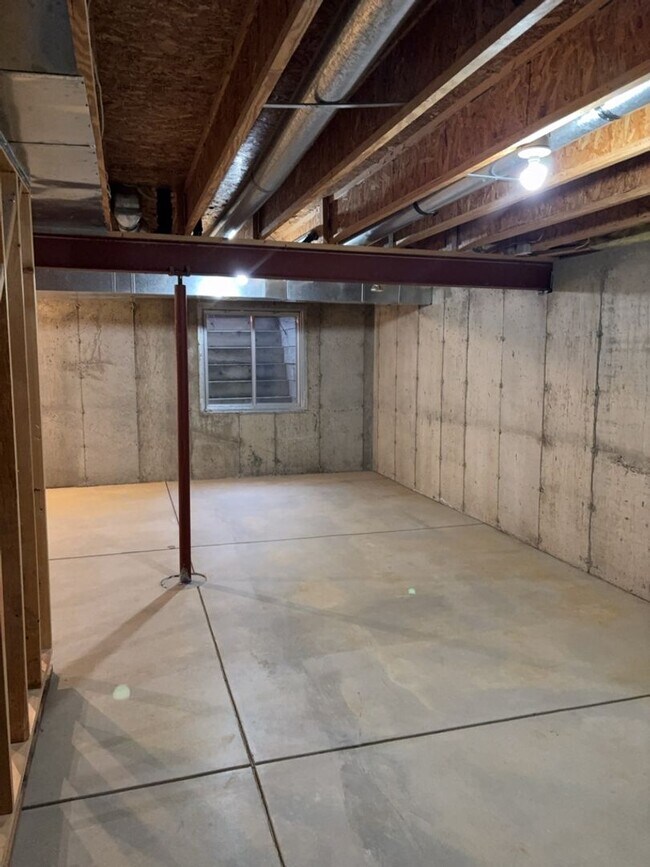 Building Photo - 3bd/3ba Johnstown Home with 2-Car Garage &...