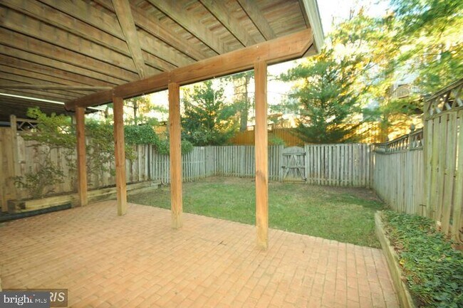 Building Photo - 10003 Sterling Terrace