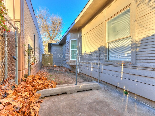 Building Photo - 1721 NW 1st St