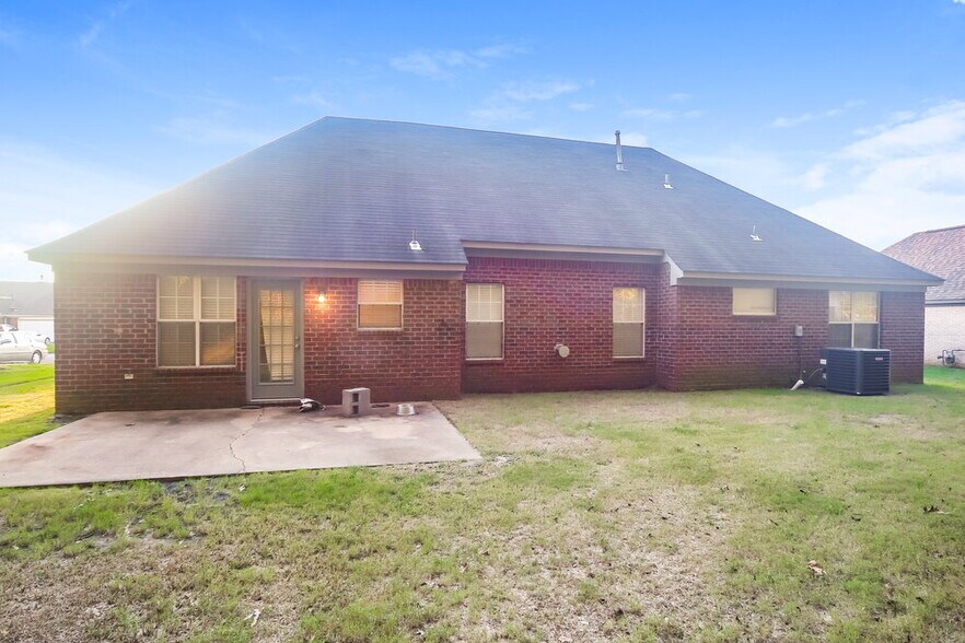 Building Photo - 6164 Kingsview Dr