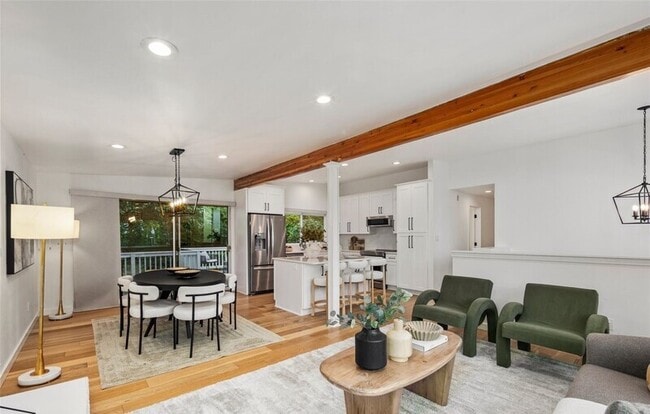 Building Photo - 201 165th Ave NE