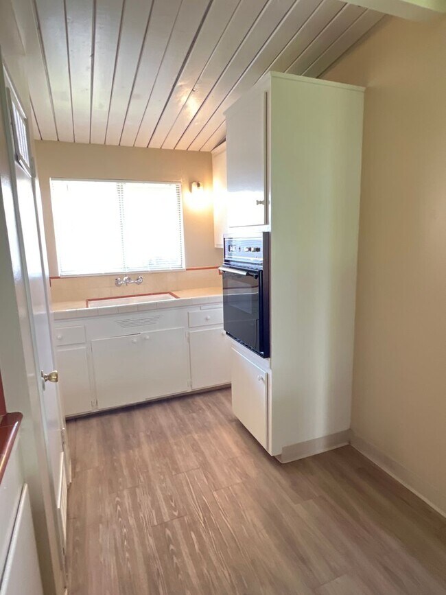 Building Photo - 6tp3110