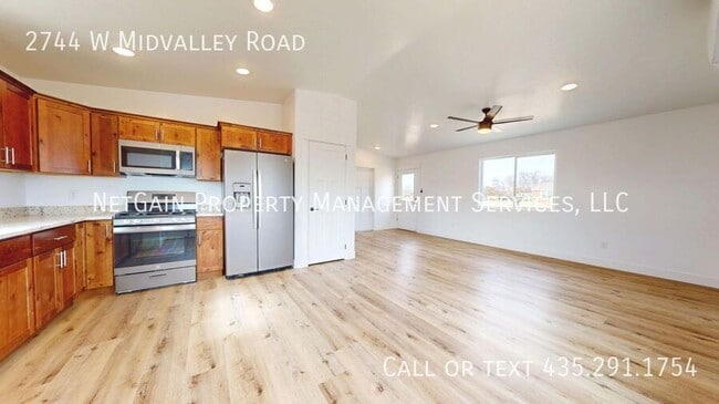 Building Photo - 2744 W Midvalley Rd