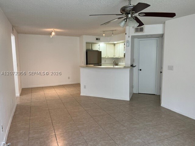 Building Photo - 643 Vista Isles Dr