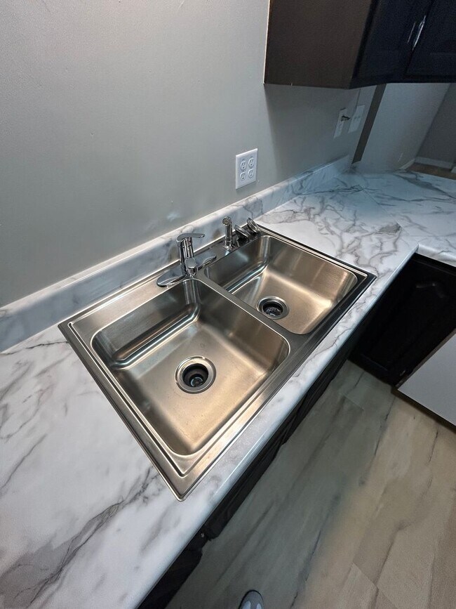 Building Photo - 513-513-513-512 Washington St