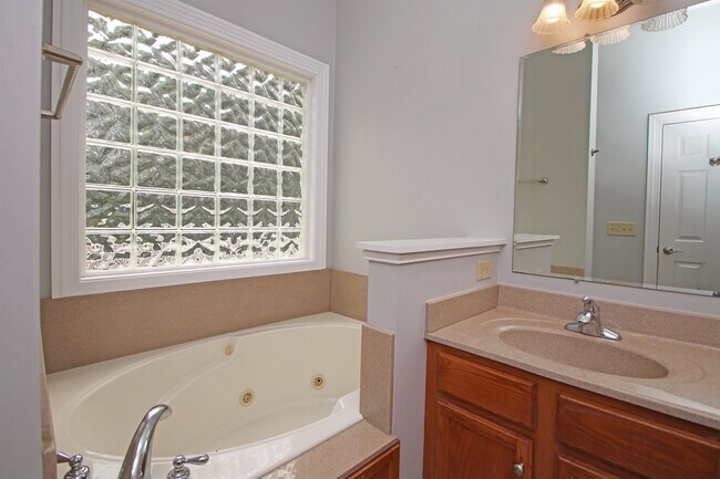 Building Photo - 155 Chelsea Cir