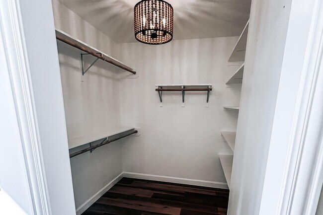 Building Photo - 708 Promenade Dr