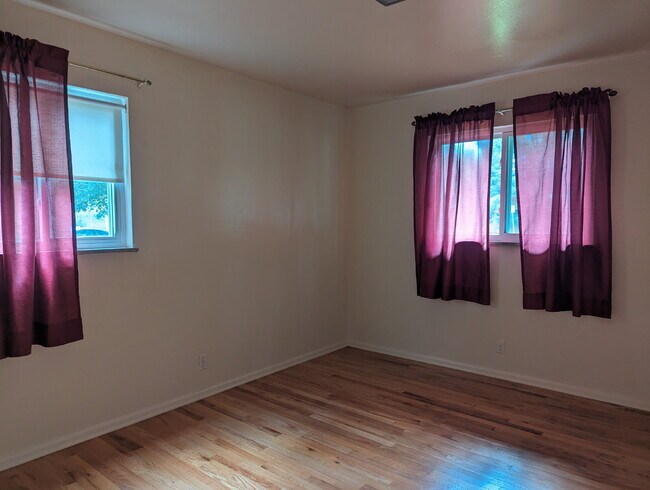 Building Photo - Super location in Martin Acres Neighborhood!