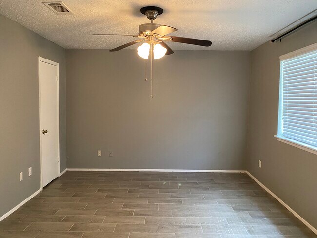 Building Photo - 6604 Montauk Dr