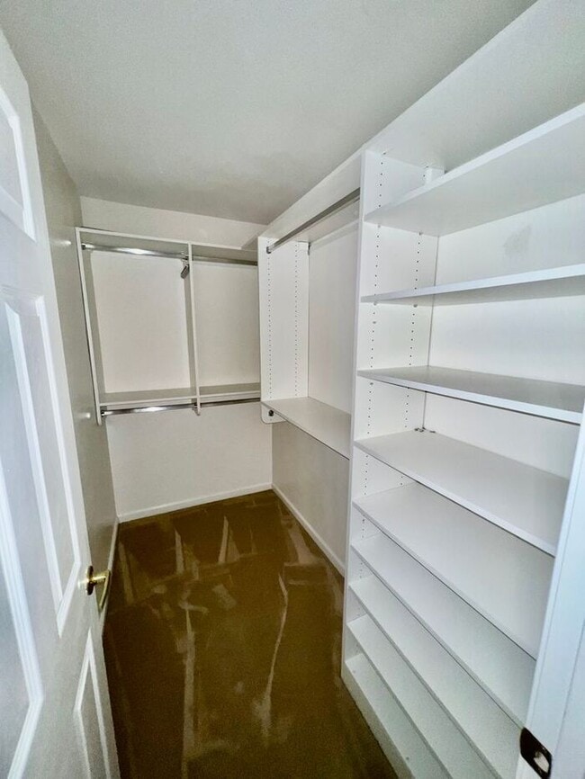 Building Photo - Welcome to this beautiful 3-bedroom, 2-bathroom condo in the desirable Avalon at Eagles Crossing