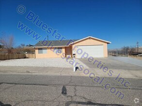 Building Photo - SINGLE STORY HOME IN VICTORVILLE! 3bd/1.75...