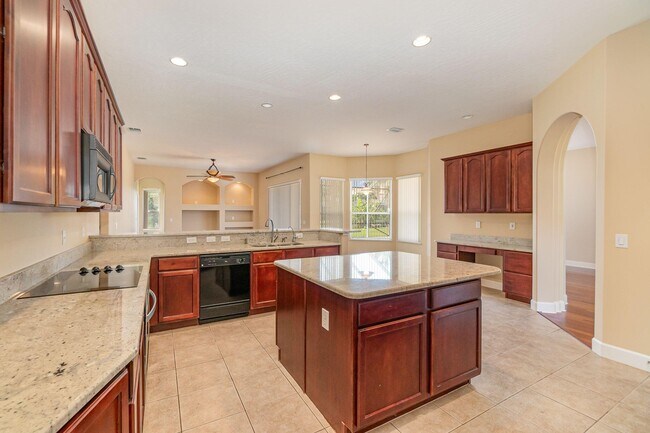 Building Photo - 611 Oceanside Blvd