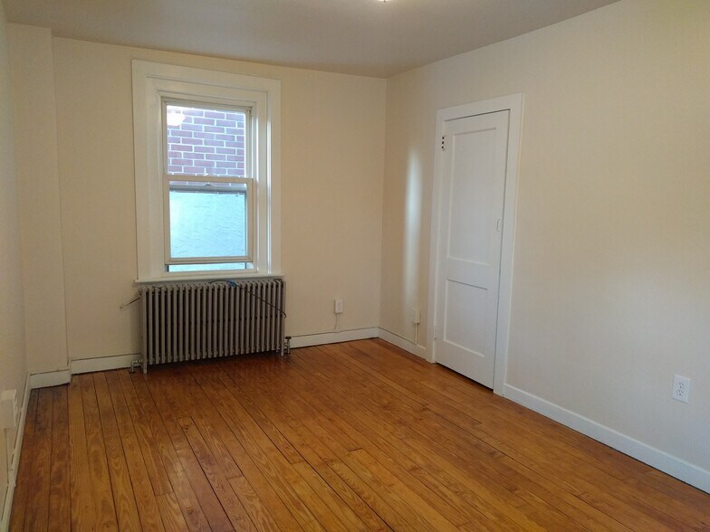 2nd bedroom - 510 W Walnut St