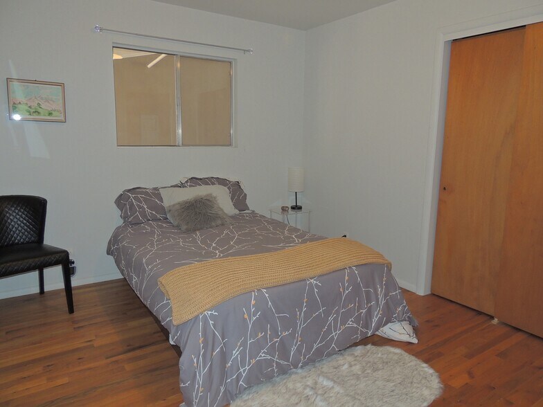 Building Photo - 408 Dressell Dr