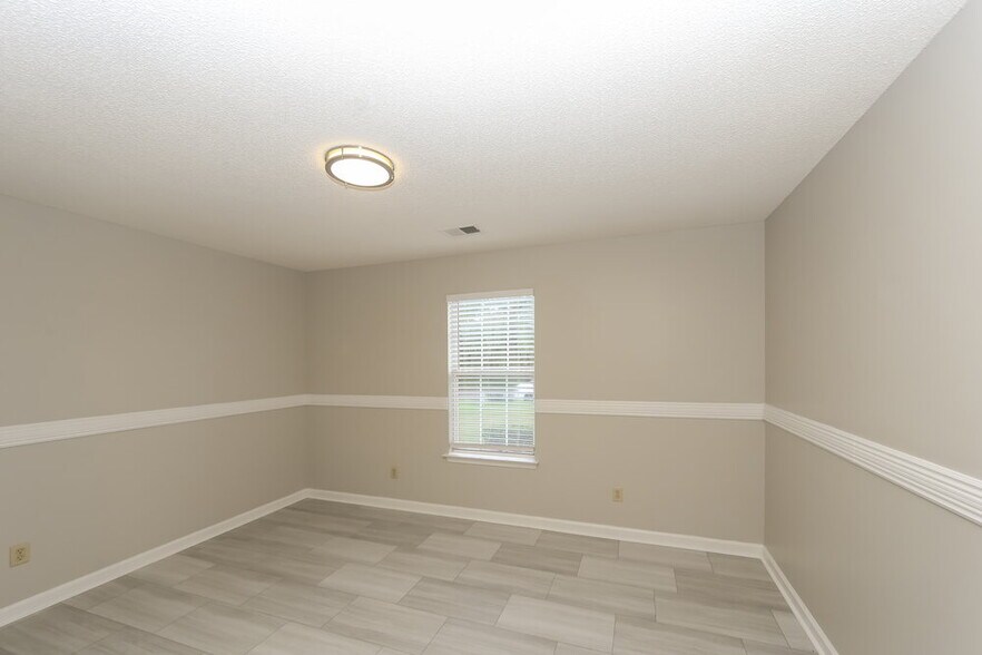 Building Photo - 7764 Bramble Ln