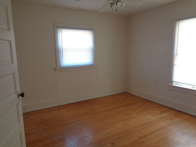 Building Photo - 936 D St