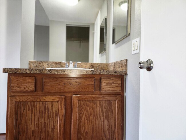 Building Photo - 475 St