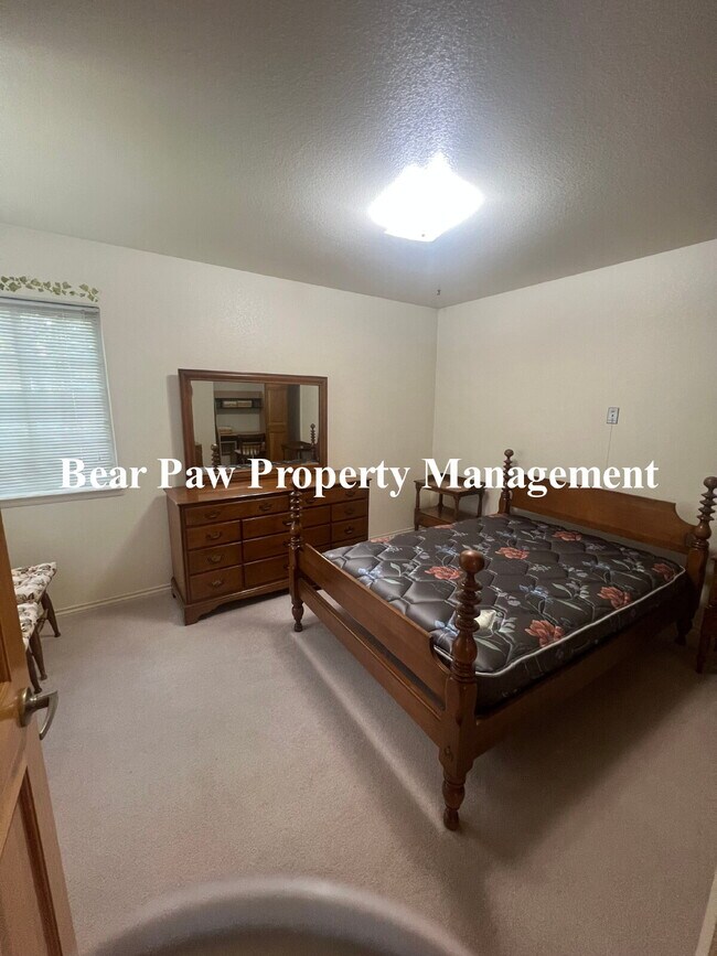 Building Photo - Two bedroom in Rocky Village!!