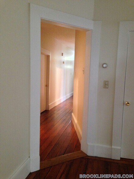 Building Photo - 127 Brook St