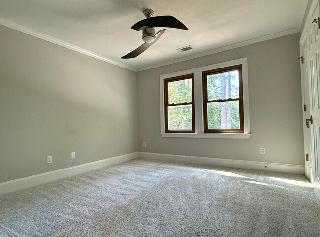 Building Photo - 800 Sparkleberry Rd