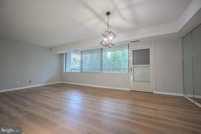 Building Photo - 3713 S George Mason Dr