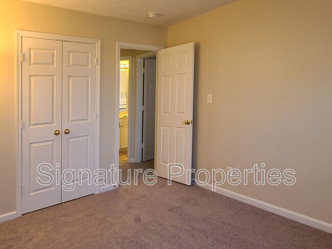 Building Photo - 106 Regina Ln