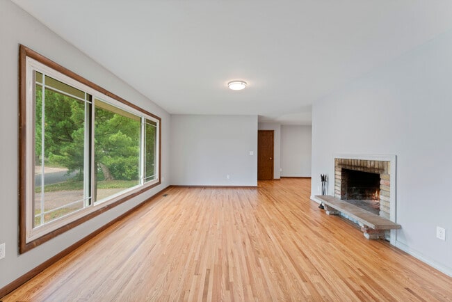 Building Photo - 1437 Wisconsin Ave N