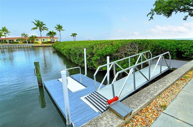 Building Photo - 4760 Gulf of Mexico Dr