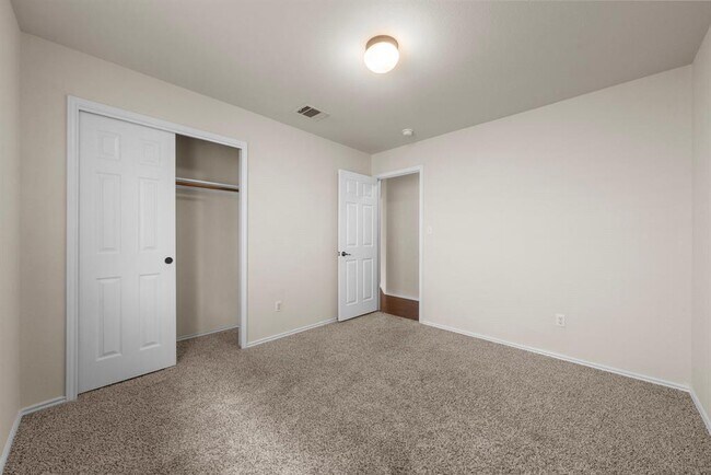 Building Photo - 9424 Castle Pines Dr