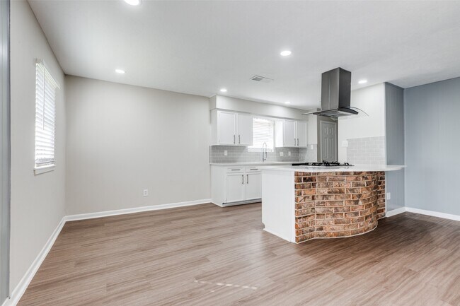 Building Photo - 5426 Fairgreen Ln