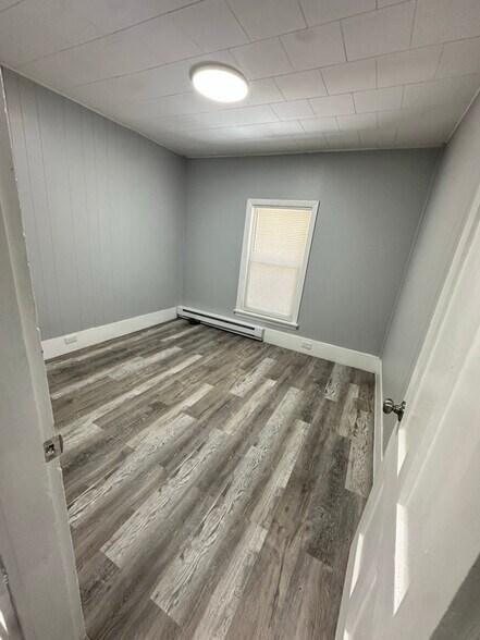 Building Photo - 379-385-385 Main St