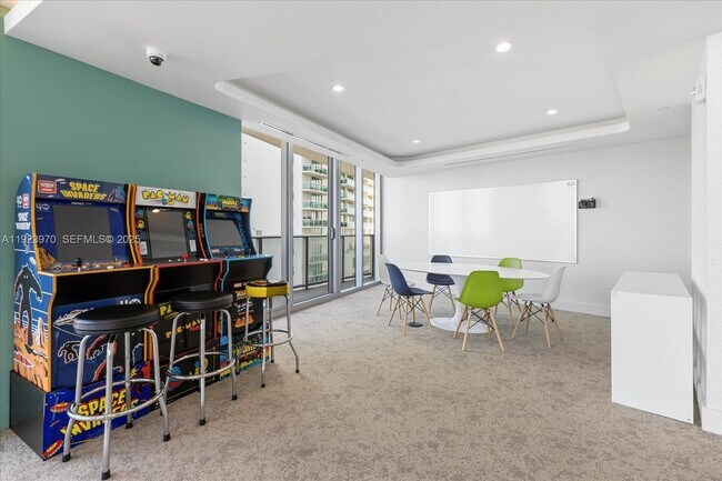 Building Photo - 488 NE 18th St