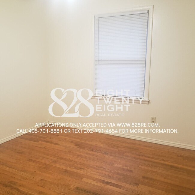 Building Photo - COMING SOON MID-FEBRUARY 2026! 4 bed/1 Bath House with an Awesome Backyard!