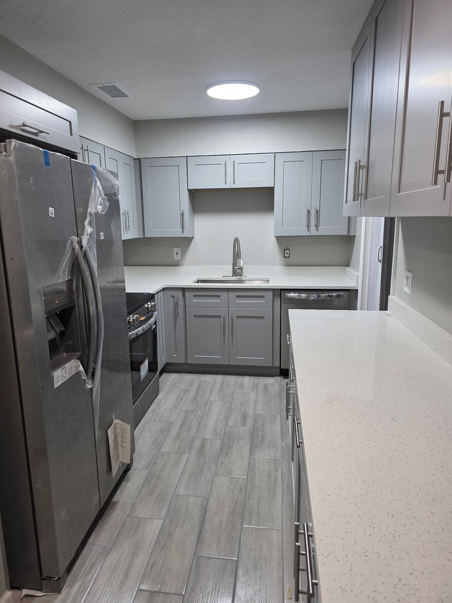 Building Photo - 3044 SE Camino Ave