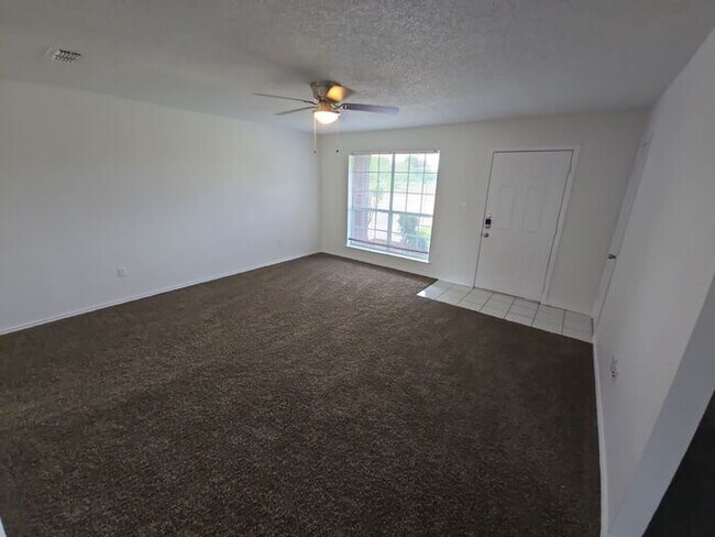 Building Photo - 9561 Lonesome Dove Dr
