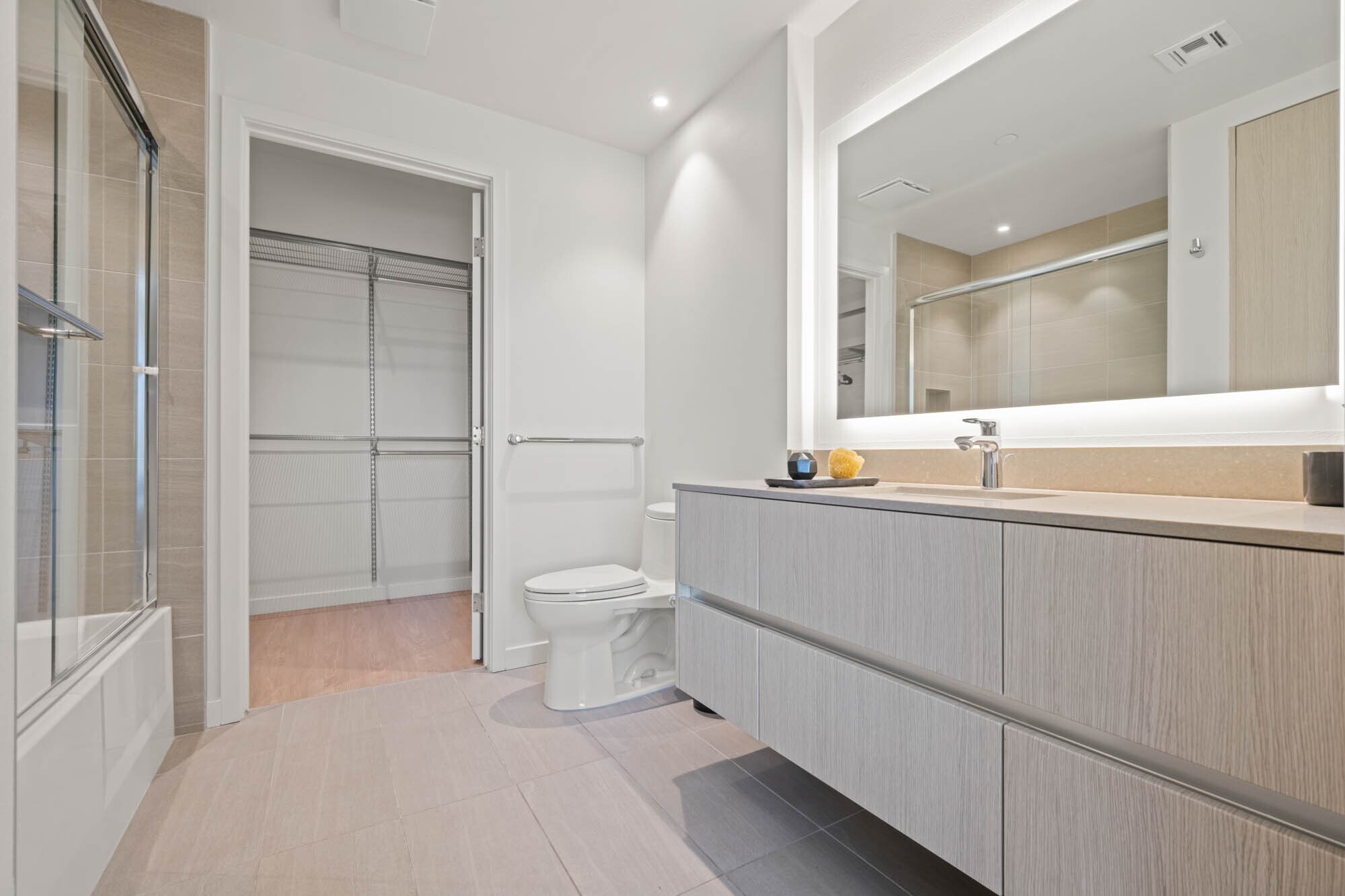 Building Photo - 5851 W 88th St